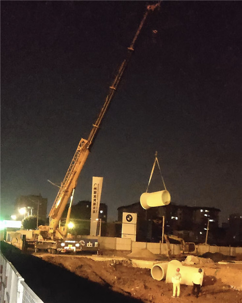 吉安县“弯臂矫正”—— 吊车的 “形变补偿” 技术